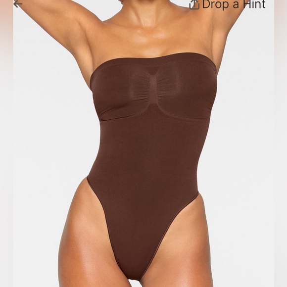 SKIMS Other - SKIMS NWOT Seamless Sculpt Strapless Thong Bodysuit - Cocoa